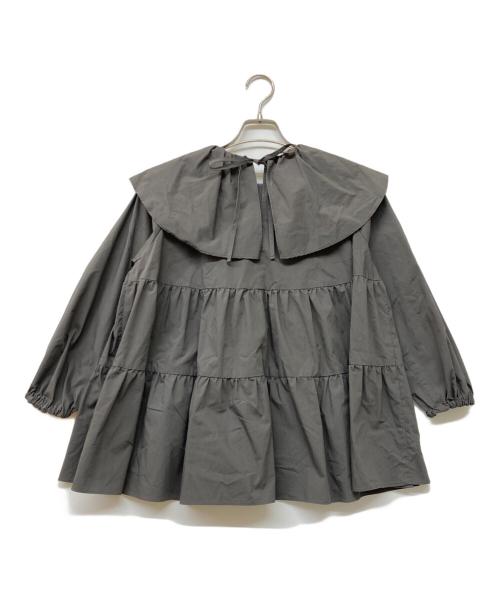 YORI（ヨリ）YORI (ヨリ) フリルカラーティアードブラウス チャコールグレー サイズ:FREEの古着・服飾アイテム