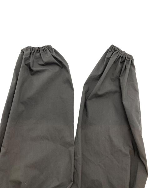 YORI（ヨリ）YORI (ヨリ) フリルカラーティアードブラウス チャコールグレー サイズ:FREEの古着・服飾アイテム