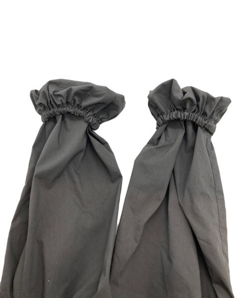 YORI（ヨリ）YORI (ヨリ) フリルカラーティアードブラウス チャコールグレー サイズ:FREEの古着・服飾アイテム