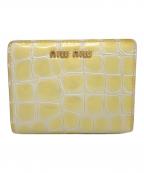 MIU MIUミュウミュウ）の古着「クロコ2つ折りコンパクトウォレット」｜イエロー