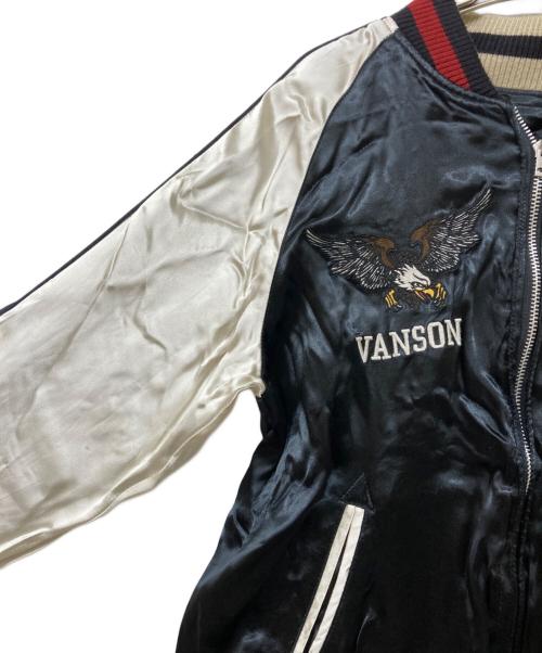 VANSON（バンソン）VANSON (バンソン) T.F.O.A (クローズ&ワースト〜武装戦線〜) リバーシブルサテンスカジャン ホワイト×ブラック サイズ:Lの古着・服飾アイテム