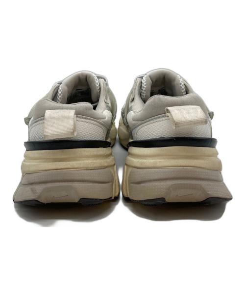 NIKE（ナイキ）NIKE (ナイキ) W V2K RUN SUMMIT WHITE/METALLIC SILVER/ウィメンズ ブイツーケー ラン サミットホワイト / メタリックシルバー ホワイト×ブラック サイズ:25の古着・服飾アイテム