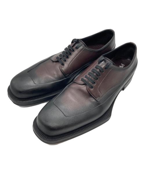 PRADA（プラダ）PRADA (プラダ) ブラッシュドレザー ダービーシューズ ブラウン×ブラック サイズ:SIZE 9の古着・服飾アイテム