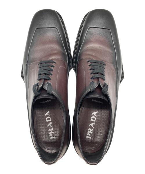 PRADA（プラダ）PRADA (プラダ) ブラッシュドレザー ダービーシューズ ブラウン×ブラック サイズ:SIZE 9の古着・服飾アイテム