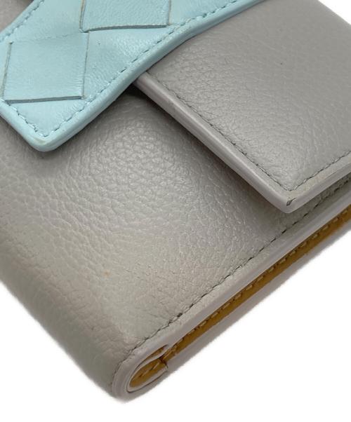 BOTTEGA VENETA（ボッテガベネタ）BOTTEGA VENETA (ボッテガベネタ) イントレチャート3つ折り財布 グレー×スカイブルーの古着・服飾アイテム