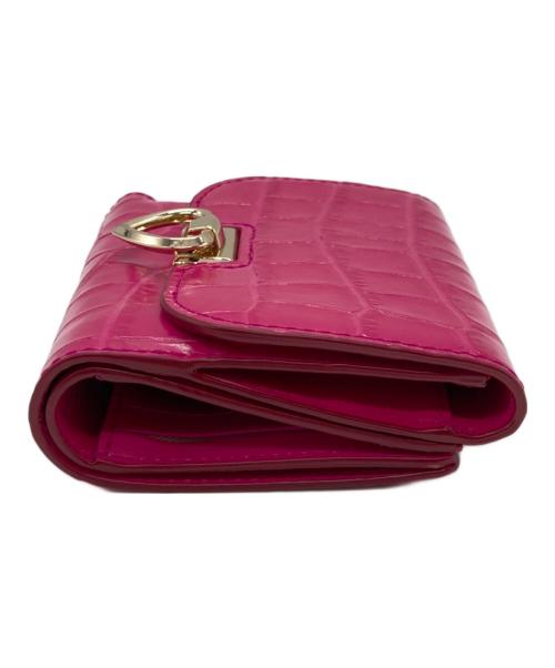 Kate Spade（ケイトスペード）Kate Spade (ケイトスペード) ラヴィットクロコエンボスパイフォールドフラップウォレット ピンクの古着・服飾アイテム