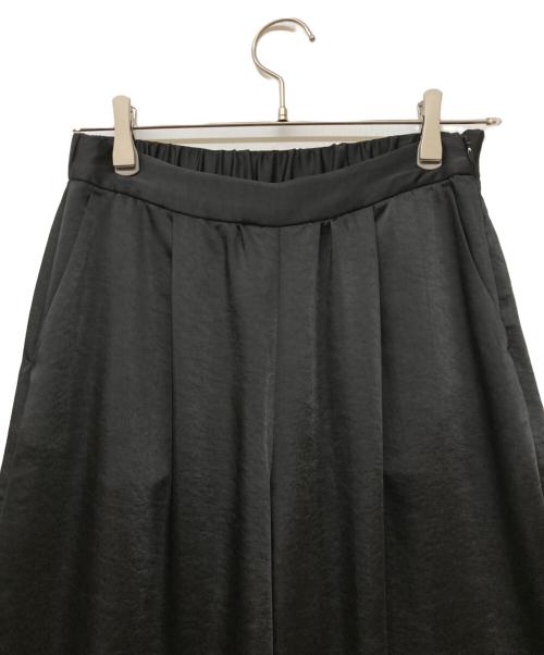 MIDIUMISOLID（ミディウミソリッド）MIDIUMISOLID (ミディウミソリッド) サテンパンツ ブラック サイズ:SIZE 38 未使用品の古着・服飾アイテム