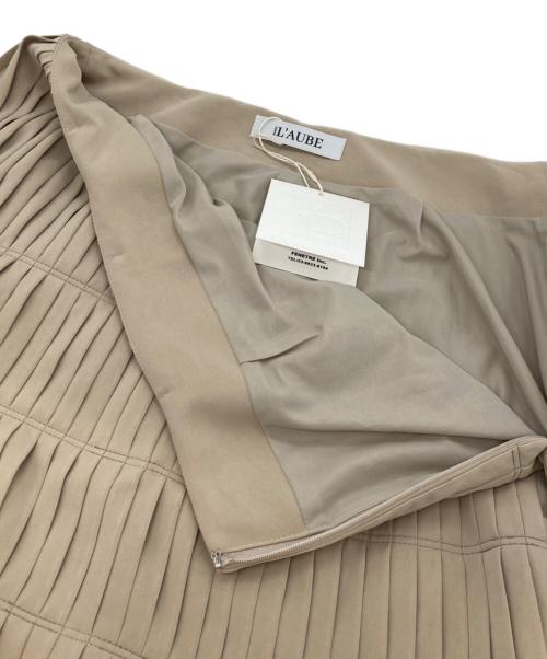 L'AUBE BLANC（ローブ ブラン）L'AUBE BLANC 25SS Powder Satin Pleats Tiered Skirt(トゥエンティファイブ・エスエス・パウダー・サテン・プリーツ・ティアード・スカート) ベージュ サイズ:SIZE S 未使用品の古着・服飾アイテム