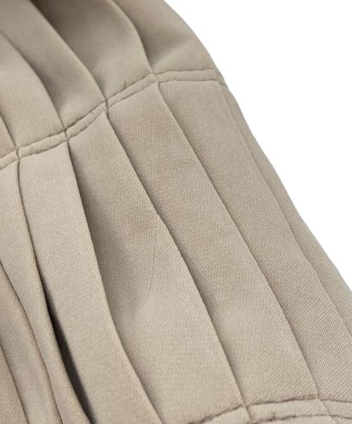 L'AUBE BLANC（ローブ ブラン）L'AUBE BLANC 25SS Powder Satin Pleats Tiered Skirt(トゥエンティファイブ・エスエス・パウダー・サテン・プリーツ・ティアード・スカート) ベージュ サイズ:SIZE S 未使用品の古着・服飾アイテム