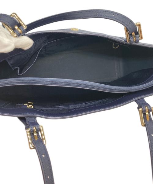 TORY BURCH（トリーバーチ）TORY BURCH (トリーバーチ) YORK SMALL TOP-ZIP BUCKLE TOTE(ヨーク・スモール・トップジップ・バックル・トート) ネイビーの古着・服飾アイテム