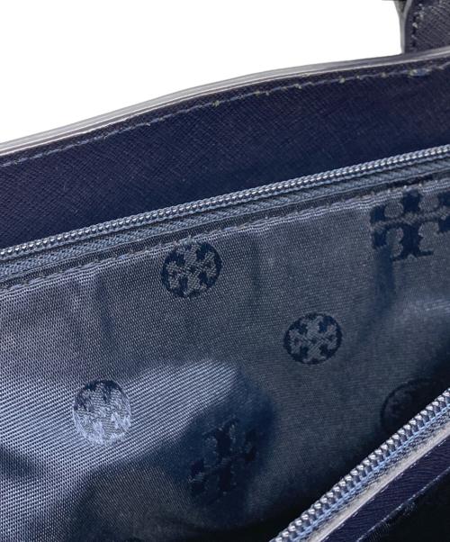 TORY BURCH（トリーバーチ）TORY BURCH (トリーバーチ) YORK SMALL TOP-ZIP BUCKLE TOTE(ヨーク・スモール・トップジップ・バックル・トート) ネイビーの古着・服飾アイテム