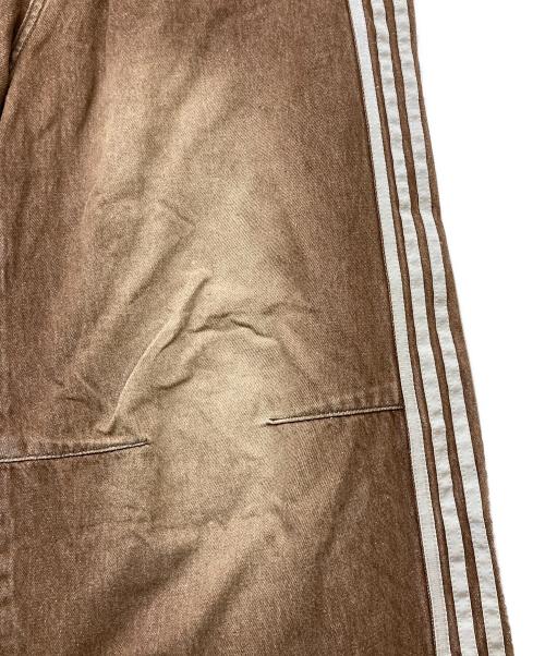THE TOE（ザ・トゥー）THE TOE (ザ・トゥー) 24AW EMIRATES TRACK DENIM PANTS ブラウン サイズ:Mの古着・服飾アイテム