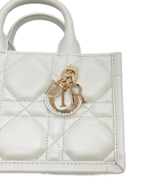 Christian Dior（クリスチャン ディオール）Christian Dior (クリスチャン ディオール) ブックトートバッグ ミニマクロカナージュ カーフスキン ライトグレーの古着・服飾アイテム