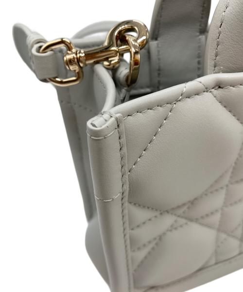 Christian Dior（クリスチャン ディオール）Christian Dior (クリスチャン ディオール) ブックトートバッグ ミニマクロカナージュ カーフスキン ライトグレーの古着・服飾アイテム