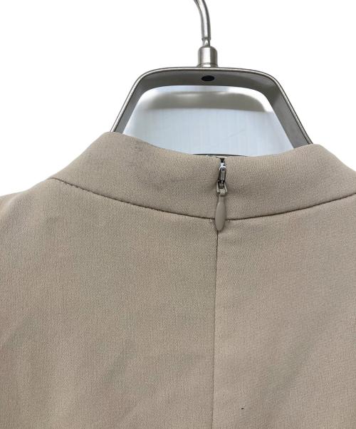 HER LIP TO（ハーリップトゥ）Her lip to (ハーリップトゥ) ノースリーブブラウスワンピース ベージュ サイズ:2Mの古着・服飾アイテム