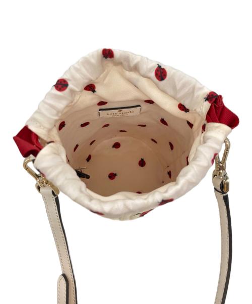 Kate Spade（ケイトスペード）Kate Spade (ケイトスペード) ドッティ エンブロイダード ストロー シリンダー クロスボディ アイボリー サイズ:ーの古着・服飾アイテム