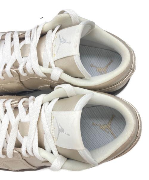 NIKE（ナイキ）NIKE (ナイキ) W AIR JORDAN 1 LOW SE（ウィメンズ・エアジョーダン・ワン・ロー・エスイー） メタリックシルバー サイズ:SIZE 24.5cmの古着・服飾アイテム