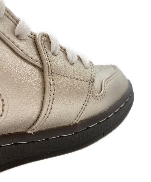 NIKE（ナイキ）NIKE (ナイキ) W AIR JORDAN 1 LOW SE（ウィメンズ・エアジョーダン・ワン・ロー・エスイー） メタリックシルバー サイズ:SIZE 24.5cmの古着・服飾アイテム