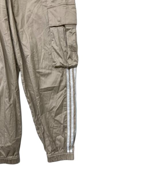 adidas（アディダス）adidas (アディダス) W CARGO PANTS 'WONDERBEIGE'/ウィメンズカーゴパンツ ワンダーベージュ ベージュ サイズ:Mの古着・服飾アイテム