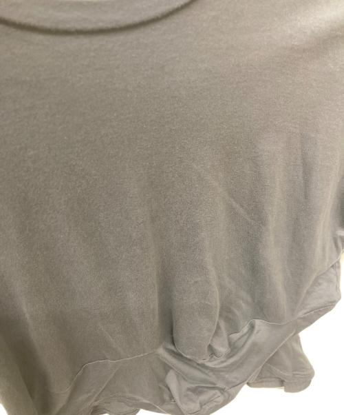 ENFOLD（エンフォルド）ENFOLD (エンフォルド) CURVE LAYERED-HEM T-SHIRT/カーブレイヤードヘムTシャツ グレー サイズ:38の古着・服飾アイテム