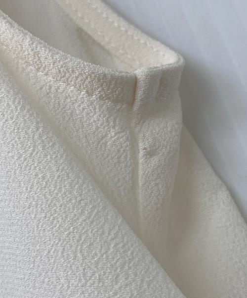 ANAYI（アナイ）ANAYI (アナイ) 24SS ノースリーブリボンブラウス アイボリー サイズ:36 未使用品の古着・服飾アイテム