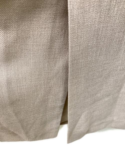 La TOTALITE（ラ ト―タリテ）La TOTALITE (ラ ト―タリテ) 23SS カルゼラッフルスリーブワンピース ベージュ サイズ:SIZE36の古着・服飾アイテム