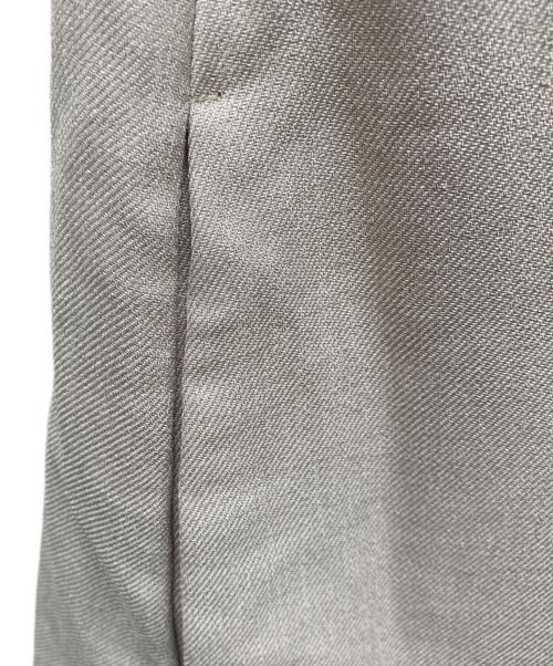 La TOTALITE（ラ ト―タリテ）La TOTALITE (ラ ト―タリテ) 23SS カルゼラッフルスリーブワンピース ベージュ サイズ:SIZE36の古着・服飾アイテム