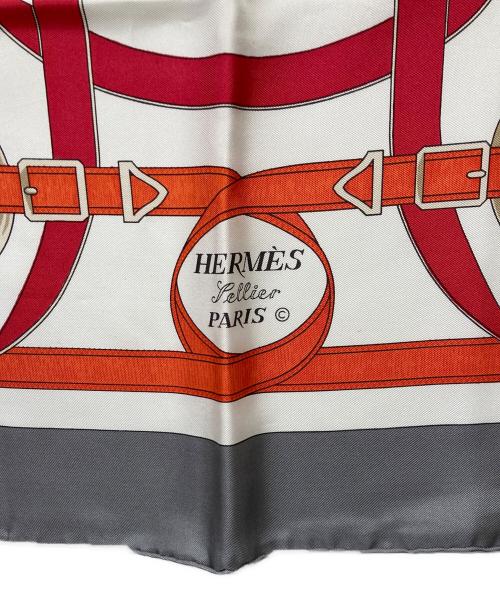 HERMES（エルメス）HERMES (エルメス) カレ90 黄金の拍車 グレー×レッドの古着・服飾アイテム