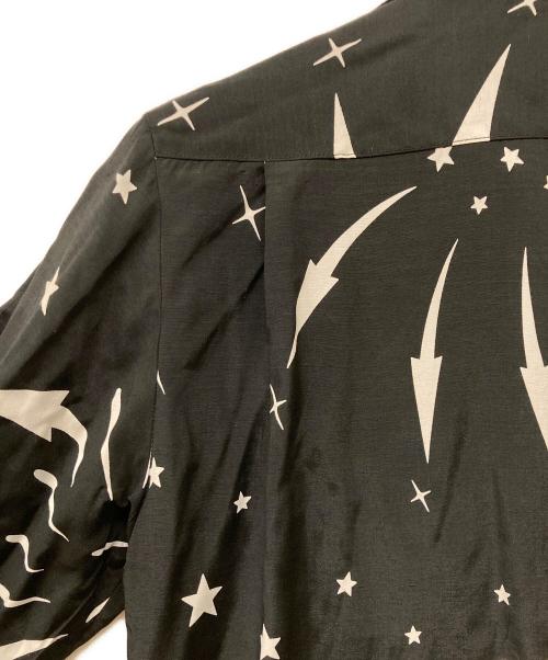 Aloha Blossom（アロハブロッサム）Aloha Blossom (アロハブロッサム) HANABI レーヨンシャツ ブラック×ホワイト サイズ:Sの古着・服飾アイテム
