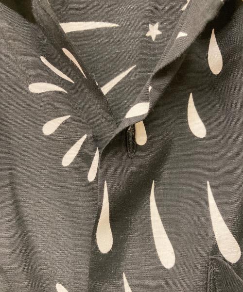 Aloha Blossom（アロハブロッサム）Aloha Blossom (アロハブロッサム) HANABI レーヨンシャツ ブラック×ホワイト サイズ:Sの古着・服飾アイテム
