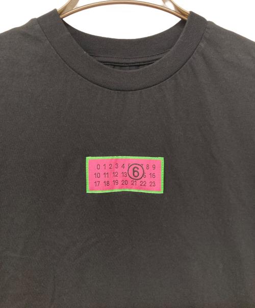 MM6 Maison Margiela（エムエムシックスメゾンマルジェラ）MM6 Maison Margiela (エムエムシックスメゾンマルジェラ) Signature Patch Tee（シグネチャーパッチ ティー） ブラック サイズ:SIZE Lの古着・服飾アイテム