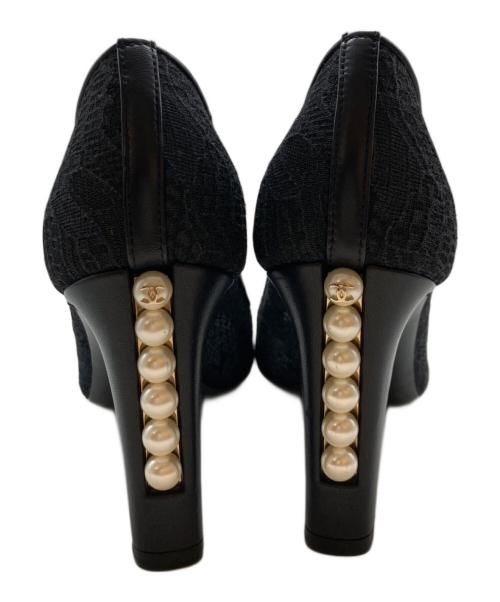 CHANEL（シャネル）CHANEL (シャネル) オープントゥ フェイクパール ココマークハイヒールパンプス ブラック サイズ:37 1/2の古着・服飾アイテム