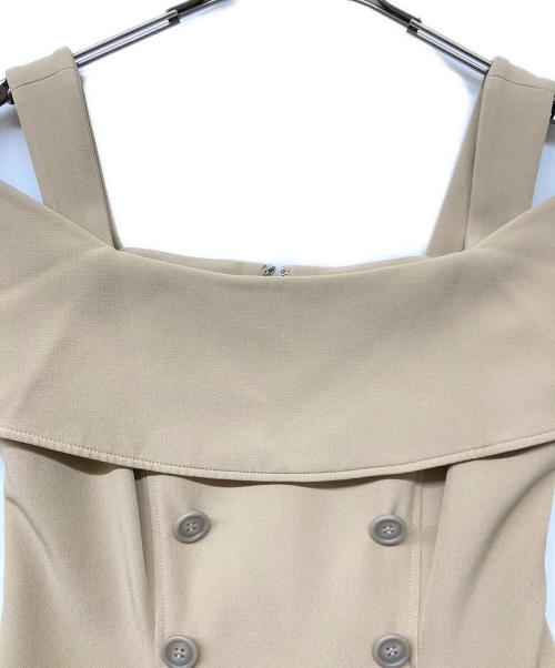 FRAY ID（フレイ アイディー）FRAY ID (フレイ アイディー) オフショルペプラムトップス ベージュ サイズ:SIZE Sの古着・服飾アイテム