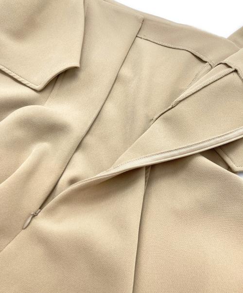FRAY ID（フレイ アイディー）FRAY ID (フレイ アイディー) オフショルペプラムトップス ベージュ サイズ:SIZE Sの古着・服飾アイテム