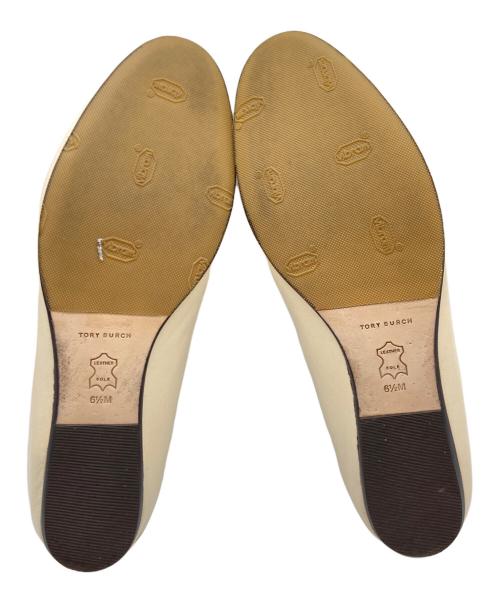 TORY BURCH（トリーバーチ）TORY BURCH (トリーバーチ) ELEANOR フラットシューズ アイボリー サイズ:6 1/2 Mの古着・服飾アイテム