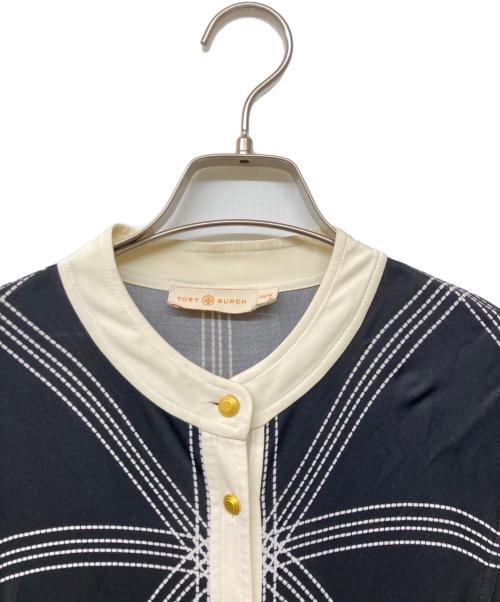 TORY BURCH（トリーバーチ）TORY BURCH (トリーバーチ) レーヨンシルクバンドカラーシャツワンピース ブラック×ホワイト サイズ:ｘｓの古着・服飾アイテム