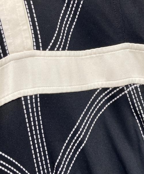TORY BURCH（トリーバーチ）TORY BURCH (トリーバーチ) レーヨンシルクバンドカラーシャツワンピース ブラック×ホワイト サイズ:ｘｓの古着・服飾アイテム