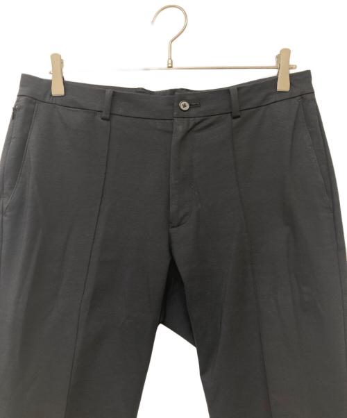 movb（モーヴ）movb (モーヴ) スリムテーパード・トラベルスラックス ブラック サイズ:48の古着・服飾アイテム