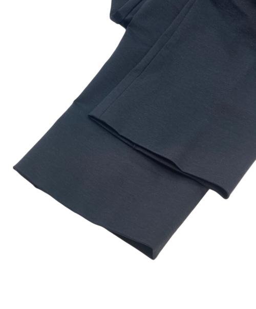 movb（モーヴ）movb (モーヴ) スリムテーパード・トラベルスラックス ブラック サイズ:48の古着・服飾アイテム