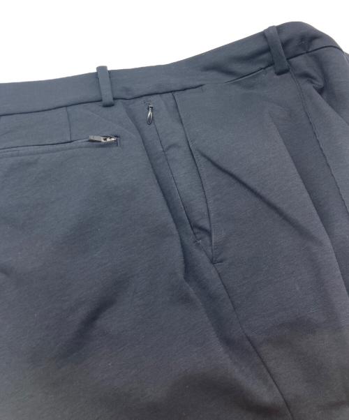 movb（モーヴ）movb (モーヴ) スリムテーパード・トラベルスラックス ブラック サイズ:48の古着・服飾アイテム