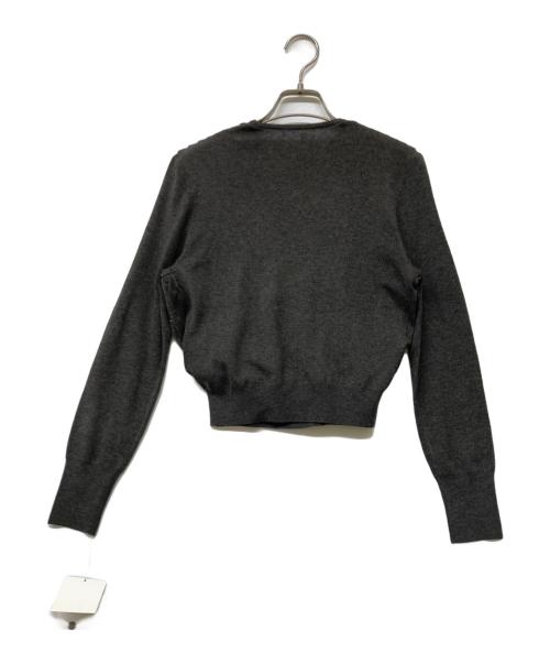 L'AUBE BLANC（ローブ ブラン）L'AUBE BLANC (ローブ ブラン) Pleats Cache-coeur Knit Tops グレー サイズ:FREE 未使用品の古着・服飾アイテム