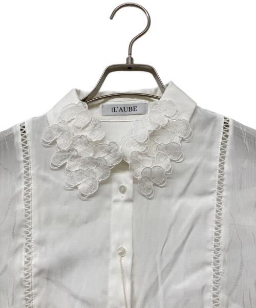 L'AUBE BLANC（ローブ ブラン）L'AUBE BLANC (ローブ ブラン) Orchid Embroidered Collar Shirt(オーキッド エンブロイダード カラー シャツ) ホワイト サイズ:FREEの古着・服飾アイテム