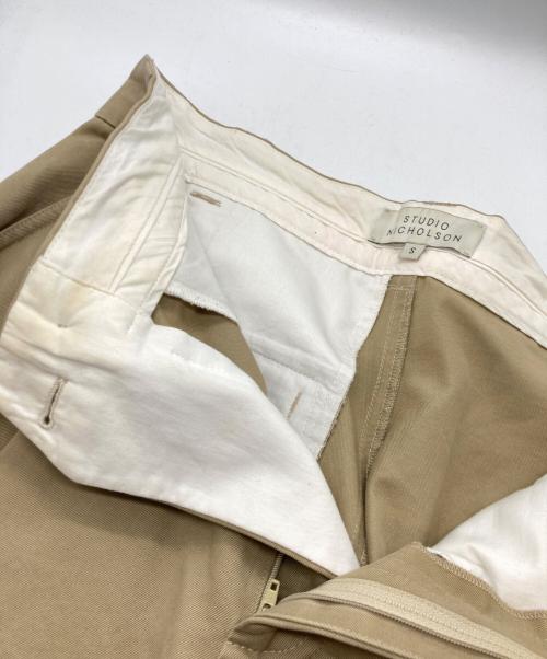 STUDIO NICHOLSON（スタジオ ニコルソン）STUDIO NICHOLSON (スタジオ ニコルソン) ボリュームプリーツパンツ ベージュ サイズ:sizeSの古着・服飾アイテム