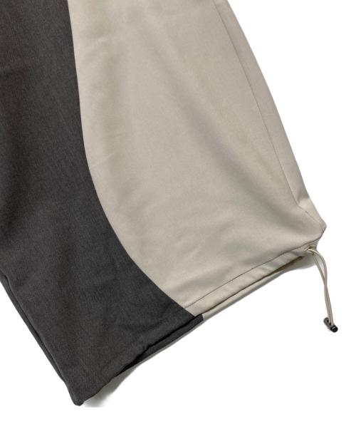 AULA AILA（アウラアイラ）AULA AILA (アウラアイラ) 25AW WAVE LINE DRAWSTRING PANTS/ウェーブ ライン ドローストリング パンツ ベージュ×グレー×オリーブの古着・服飾アイテム