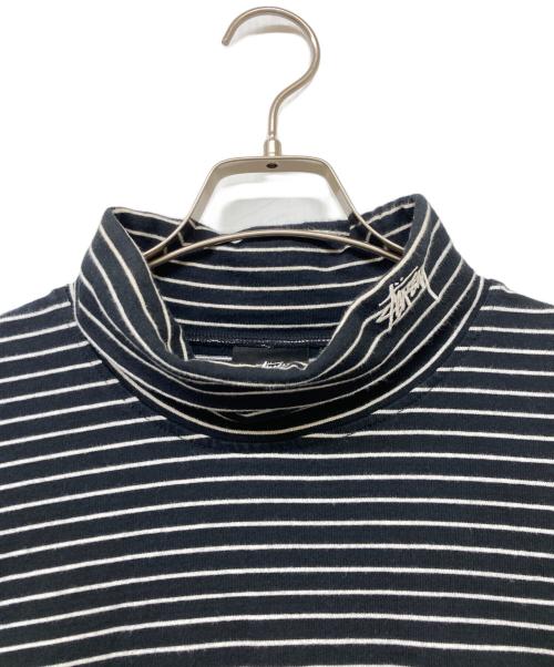 stussy（ステューシー）stussy (ステューシー) タートルネックボーダーカットソー ホワイト×ブラック サイズ:SIZELの古着・服飾アイテム