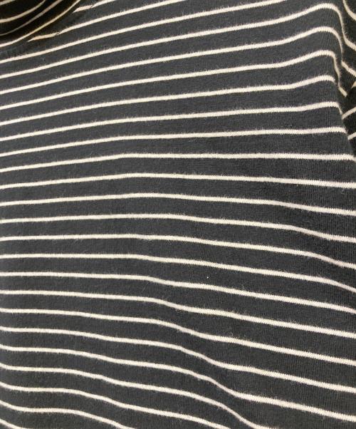 stussy（ステューシー）stussy (ステューシー) タートルネックボーダーカットソー ホワイト×ブラック サイズ:SIZELの古着・服飾アイテム