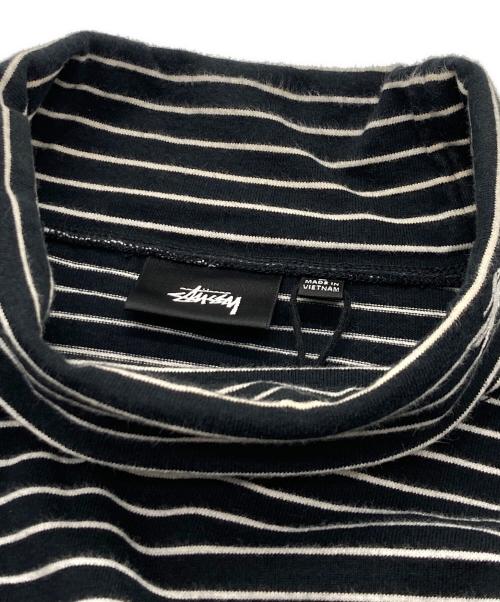 stussy（ステューシー）stussy (ステューシー) タートルネックボーダーカットソー ホワイト×ブラック サイズ:SIZELの古着・服飾アイテム