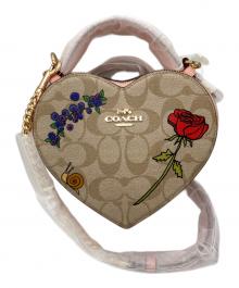 COACH（コーチ）の古着「ハート クロスボディ シグネチャー キャンバス チェリー プリント ショルダーバッグ」｜ピンク