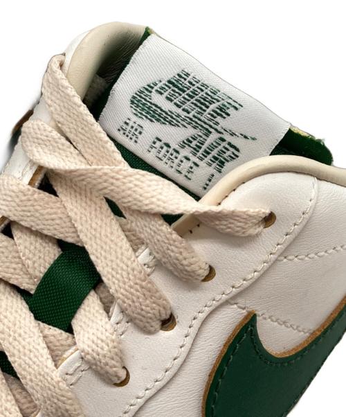 NIKE（ナイキ）NIKE (ナイキ) WMNS AIR FORCE 1 '07 LV8 SAIL/GORGE GREEN-SESAME-PEARL WHITE ホワイト×グリーン サイズ:24.5の古着・服飾アイテム