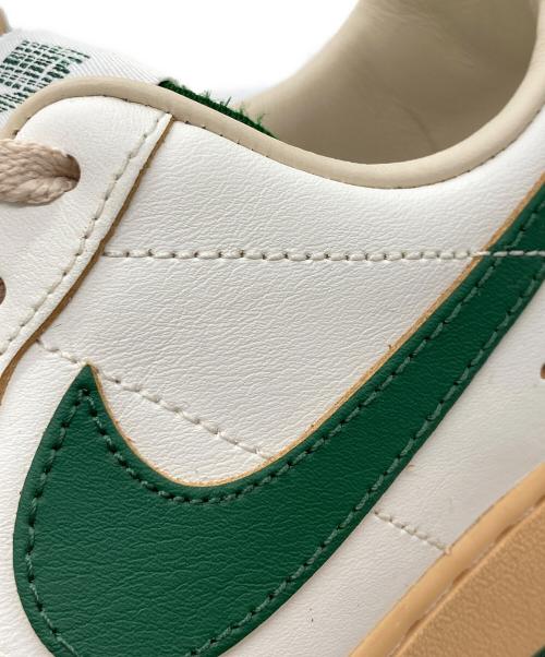 NIKE（ナイキ）NIKE (ナイキ) WMNS AIR FORCE 1 '07 LV8 SAIL/GORGE GREEN-SESAME-PEARL WHITE ホワイト×グリーン サイズ:24.5の古着・服飾アイテム